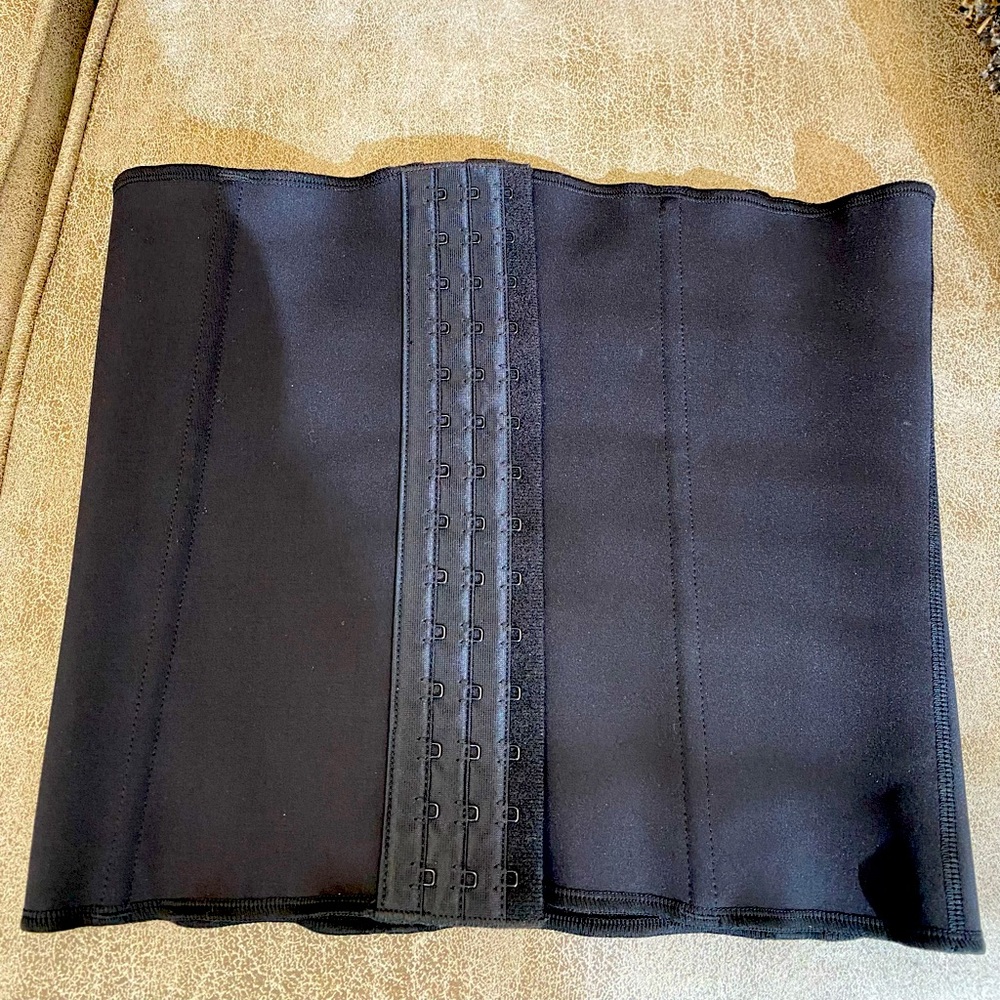 SKIMS brand waist trainer! NWT!!